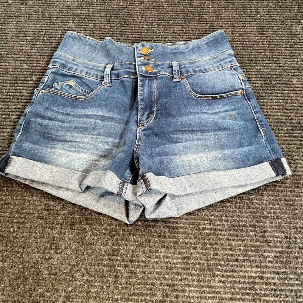 YMI WannaBettaButt High Rise Denim Shorts Medium Wash Cuffed Blue Size 5